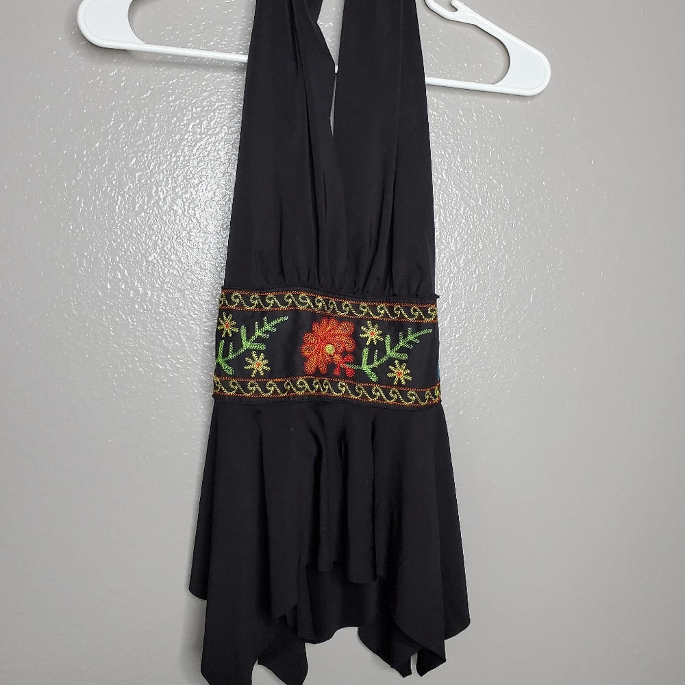 Black backless tops with embroidery